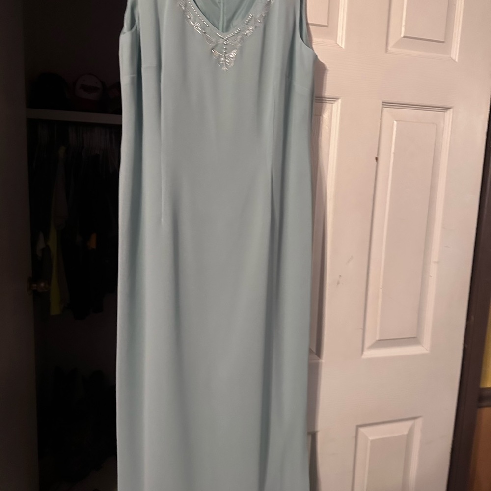 Women’s dress size 14